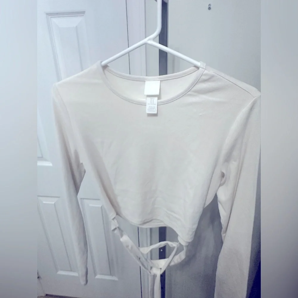 H&M Tie Detail Crop Top size medium - Picture 3 of 4